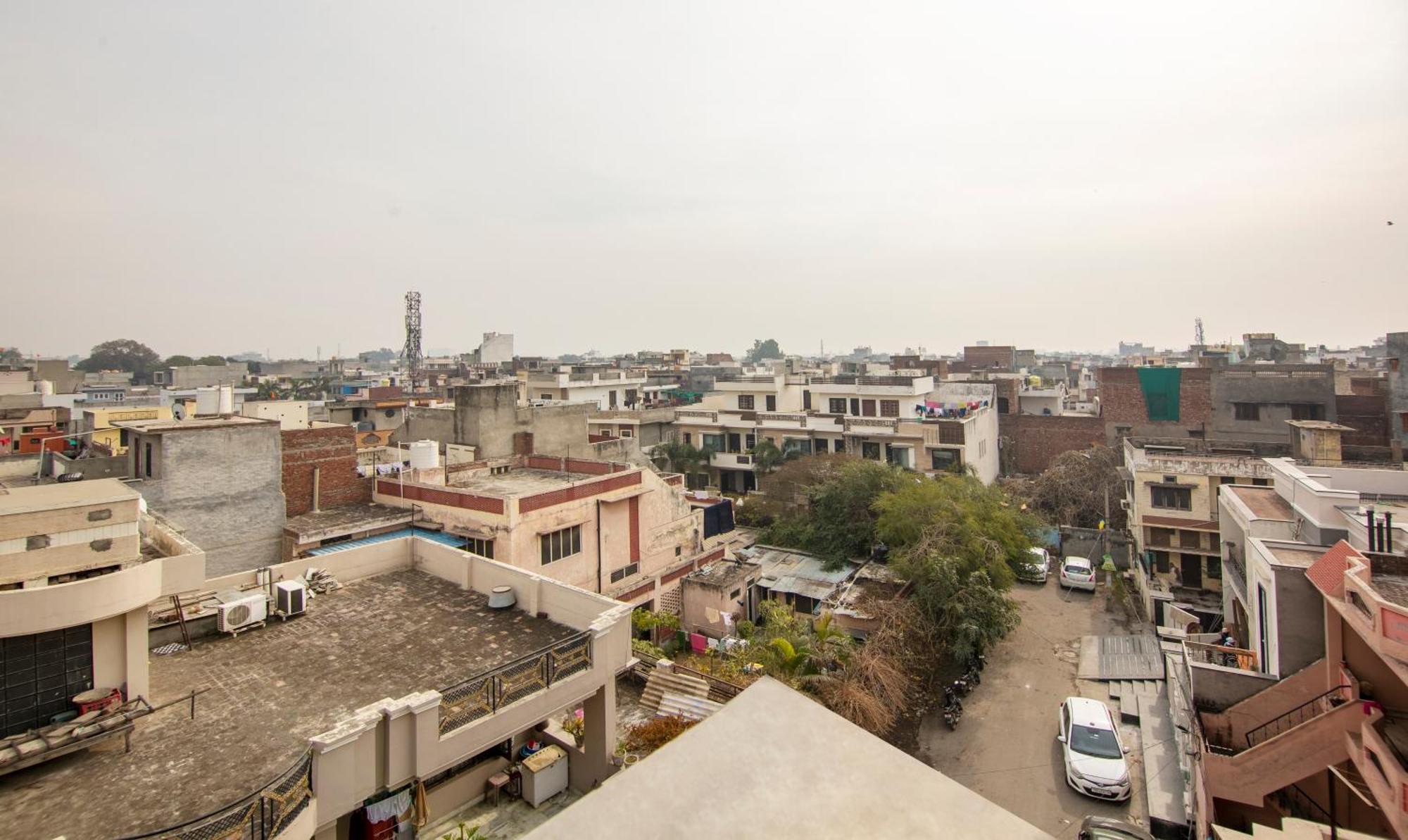 Itsy Sehdev Residency, Near Golden Temple